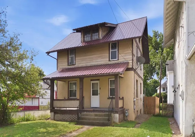 1st image of 535 E Main St, Ashland, OH 44805 | MLS# 226027812