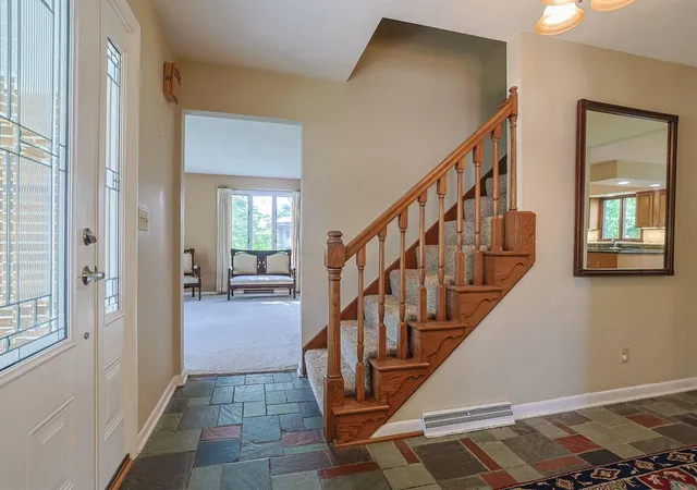 5th image of 2727 Wellsford Ln, Springfield, OH 45503 | MLS# 226027512