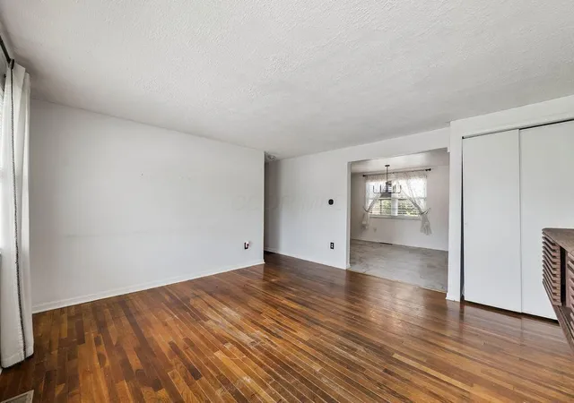 4th image of 3435 Devin Rd, Grove City, OH 43123 | MLS# 226031557