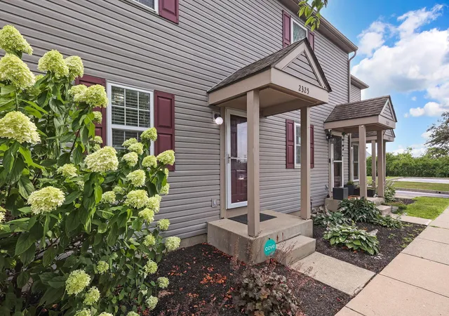 Listing Photo 3 - Condo for sale in building located at 2325 Sandman Dr, Columbus, OH 43235 - Unit #69D