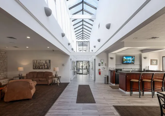 Listing Photo 2 - Condo for sale in building located at 2325 Sandman Dr, Columbus, OH 43235 - Unit #69D