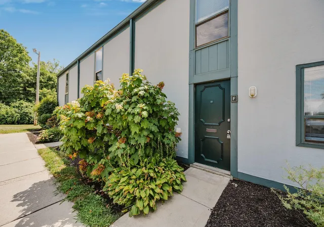 2nd image of 1014 Galliton Ct, Columbus, OH 43220