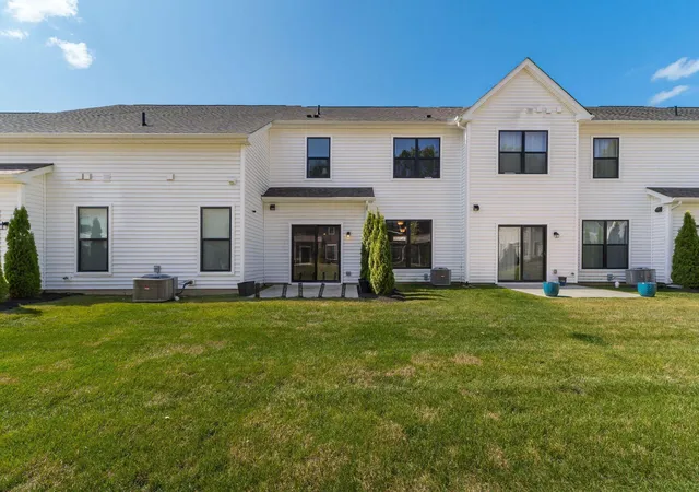 Photo 3 of Condo for sale at 6406 Hamilton Woods Blvd N, Westerville, OH 43081 | MLS# 226028035 | Listing updated on 2026-09-18