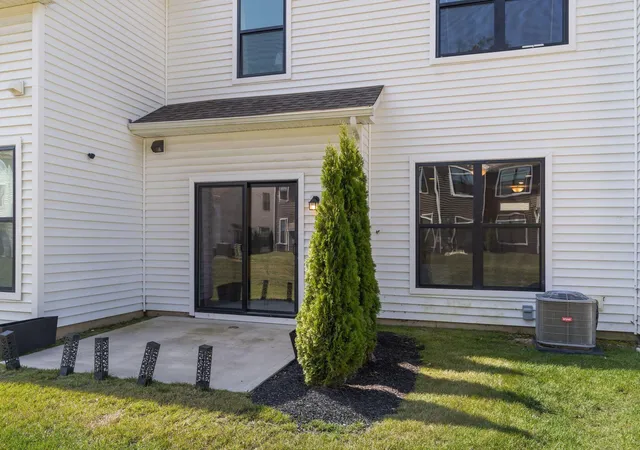 Listing Photo 5 - Condo for sale in building located at 6406 Hamilton Woods Blvd N, Westerville, OH 43081