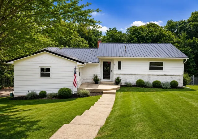 1st image of 729 Glenwood Dr, Logan, OH 43138 | MLS# 226028285
