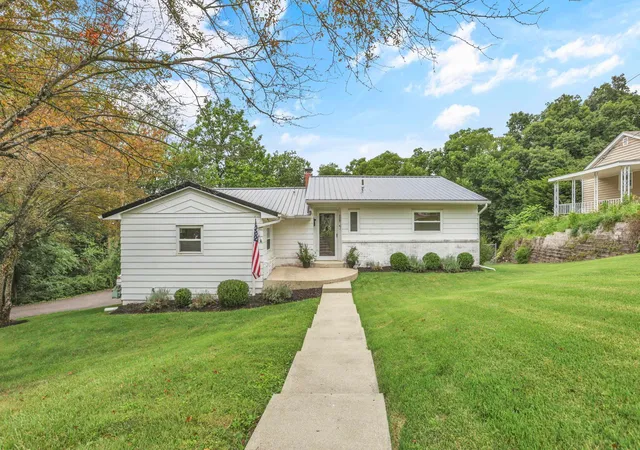 2nd image of 729 Glenwood Dr, Logan, OH 43138 | MLS# 226028285