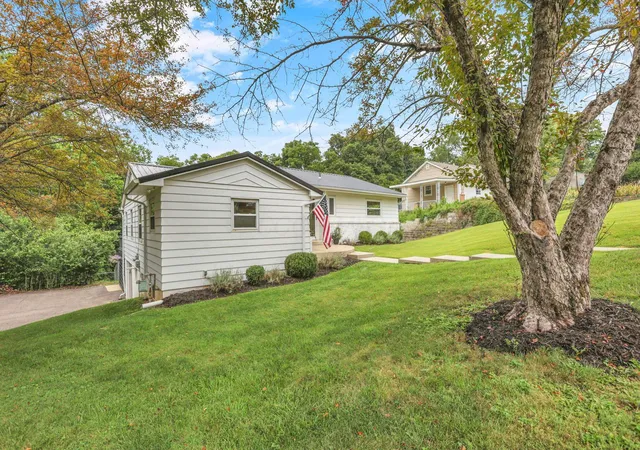 Photo 3 of Sale Pending at 729 Glenwood Dr, Logan, OH 43138 | MLS# 226028285 | Listing updated on 2026-10-16