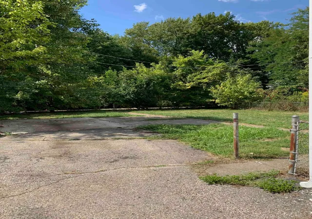 Photo 2 of Single family home for sale at 2237 Parkwood Ave, Columbus, OH 43211 | MLS# 226027592 | Listing updated on 2026-07-29
