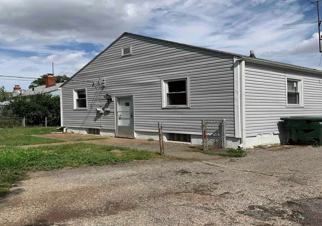 Photo 3 of Single family home for sale at 2237 Parkwood Ave, Columbus, OH 43211 | MLS# 226027592 | Listing updated on 2026-07-29