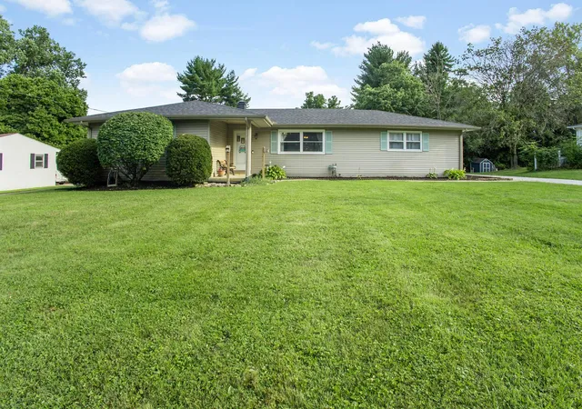1st image of 1659 Rainbow Dr Ne, Lancaster, OH 43130 | MLS# 226027744