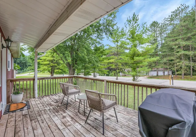 Photo 3 of Single Family Residence at 2968 Pleasant Dr NE, Lancaster, OH 43130 | MLS# 226028046 | | Sold on 2026-10-09