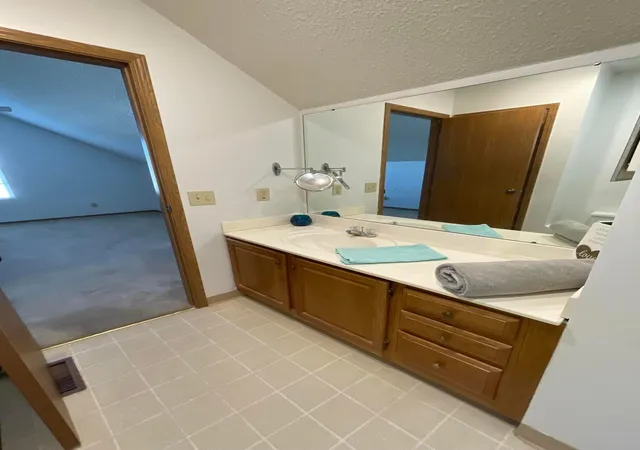 Listing Photo 2 - Condo for sale in building located at 1249 Dunhurst St, Circleville, OH 43113 - Unit #