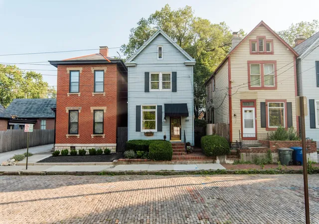 1st image of 384 E Beck St, Columbus, OH 43206 | MLS# 226029544