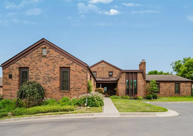 Photo 2 of Sale Pending at 4231 Chaucer Ln, Columbus, OH 43220 | MLS# 226028051 | Listing updated on 2026-08-17