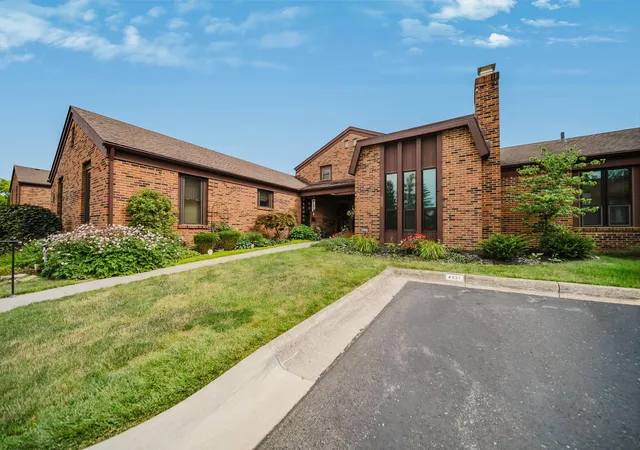 Photo 3 of Sale Pending at 4231 Chaucer Ln, Columbus, OH 43220 | MLS# 226028051 | Listing updated on 2026-08-17