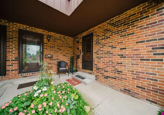 Photo 4 of Sale Pending at 4231 Chaucer Ln, Columbus, OH 43220 | MLS# 226028051 | Listing updated on 2026-08-17