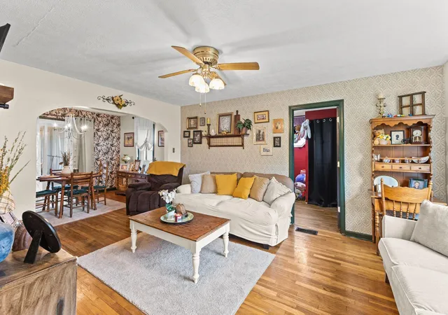 Photo 3 of Sale Pending at 810 Lincoln Dr, Washington Court House, OH 43160 | MLS# 226027667 | Listing updated on 2026-08-28