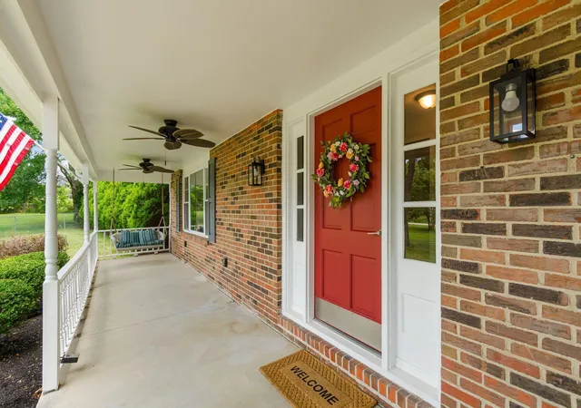 Photo 3 of Single family home for sale at 611 Fawndale Pl, Columbus, OH 43230 | MLS# 226027688 | Listing updated on 2026-10-26