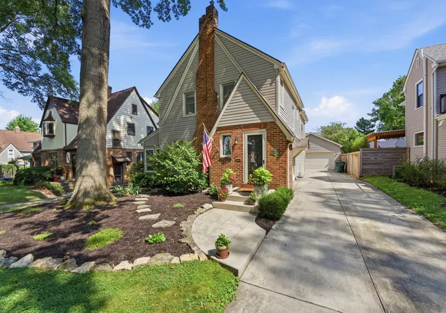 2nd image of 394 Arden Rd, Columbus, OH 43214 | MLS# 226027778