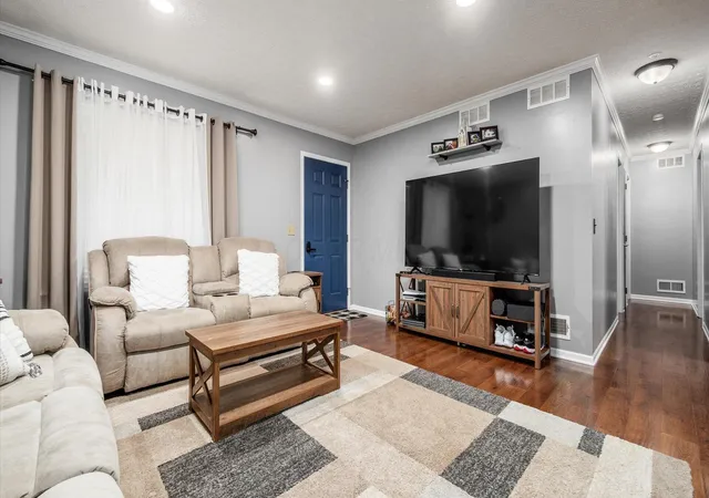 Photo 3 of Single family home for sale at 555 N Washington St, Utica, OH 43080 | MLS# 226028645 | Listing updated on 2026-08-03