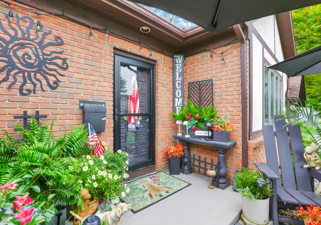 Listing Photo 2 - Condo for sale in building located at 1433 Amesbury Ln, Newark, OH 43055 - Unit #