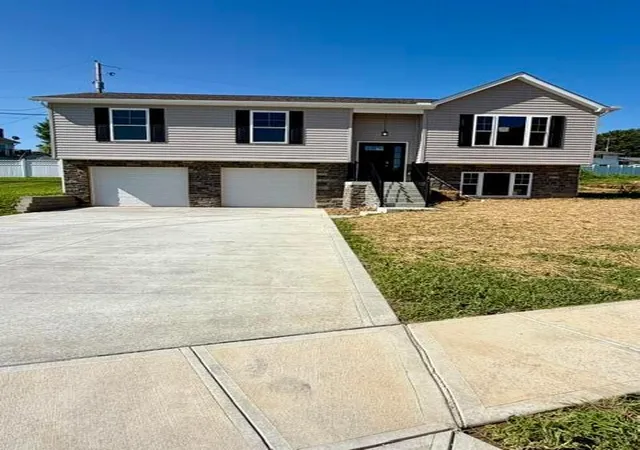 Single family home for sale at 936 Hobart Ct, Logan, OH 43138 | MLS# 226027734