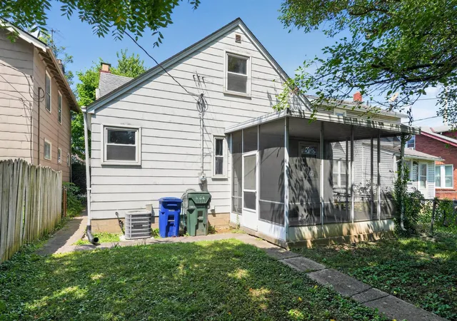 2nd image of 584 Chestershire Rd, Columbus, OH 43204 | MLS# 226027711