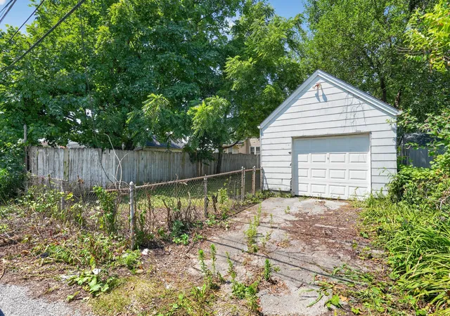 3rd image of 584 Chestershire Rd, Columbus, OH 43204 | MLS# 226027711
