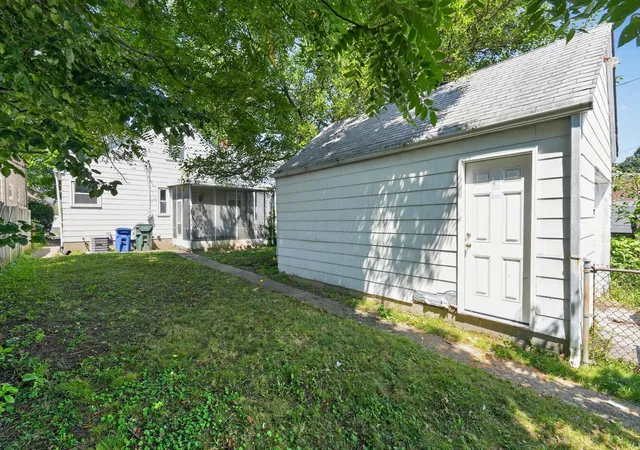 4th image of 584 Chestershire Rd, Columbus, OH 43204 | MLS# 226027711