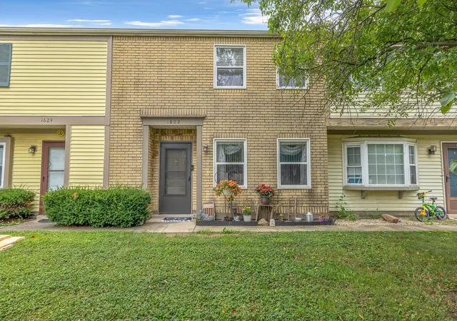 Photo 2 of Condo for sale at 1622 Park Row Dr #B, Columbus, OH 43235 | MLS# 226027803 | Listing updated on 2026-08-04