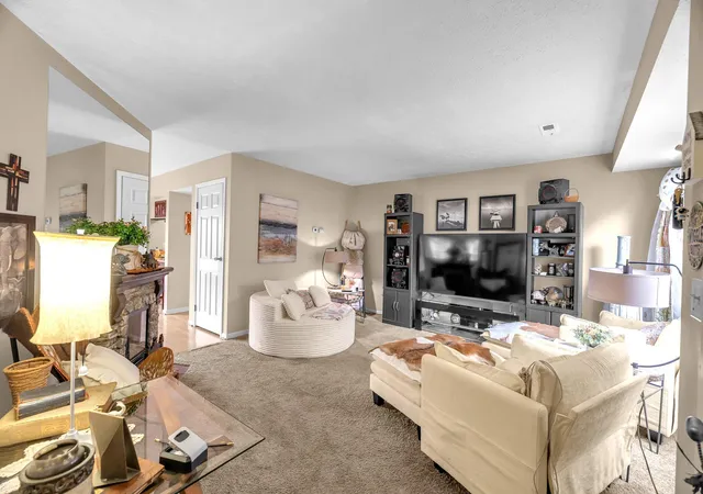Photo 2 of Condo for sale at 1622 Park Row Dr #B, Columbus, OH 43235 | MLS# 226027803 | Listing updated on 2026-08-04