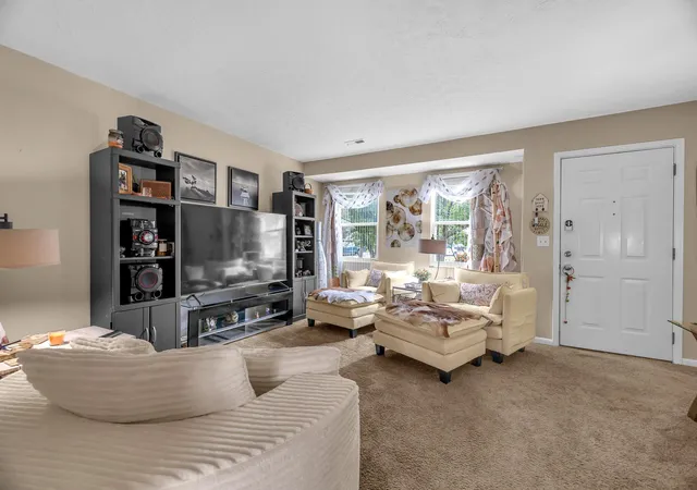 Photo 3 of Condo for sale at 1697 Park Row Dr #Q, Columbus, OH 43235 | MLS# 226027804 | Listing updated on 2026-08-04