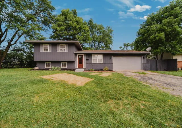1st image of 2850 Ravenswood Ct, Columbus, OH 43232 | MLS# 226027763