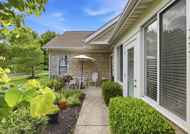 Listing Photo 3 - Condo for sale in building located at 731 Windward Ln, Columbus, OH 43230