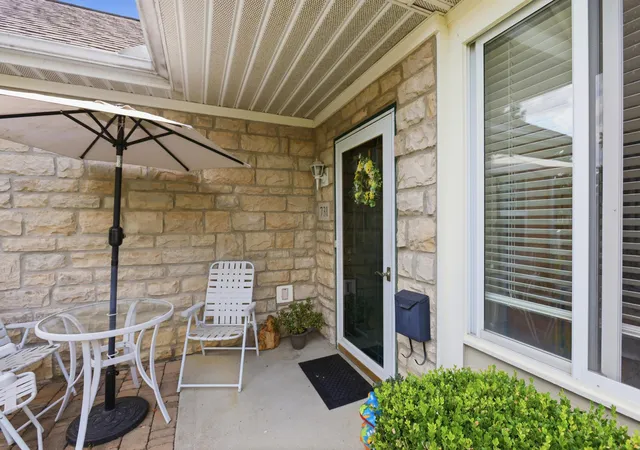 Listing Photo 4 - Condo for sale in building located at 731 Windward Ln, Columbus, OH 43230