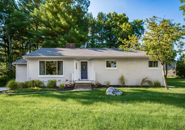 1st image of 1499 Stringtown Rd Ne, Lancaster, OH 43130 | MLS# 226028004