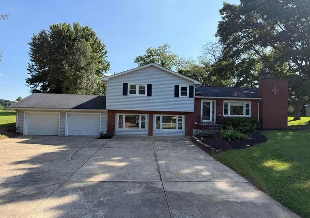 Photo 1 of Single family home for sale at 3228 Meadowbrook Dr Ne, Lancaster, OH 43130 | MLS# 226027791 | Listing updated on 2026-09-03