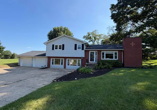 Photo 2 of Single family home for sale at 3228 Meadowbrook Dr Ne, Lancaster, OH 43130 | MLS# 226027791 | Listing updated on 2026-09-03