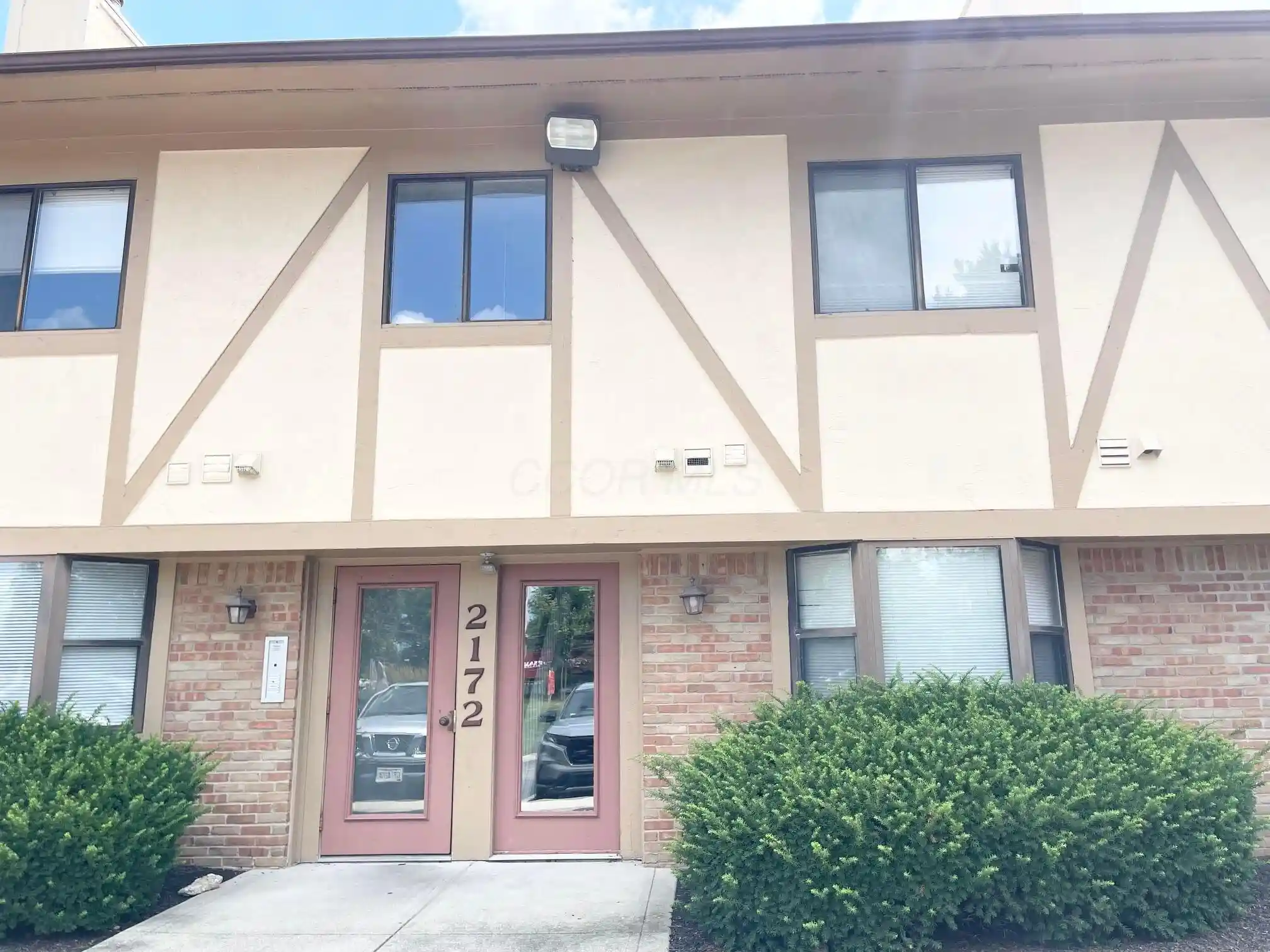 Listing Photo 2 - Condo for sale in 2172 Hedgerow Rd located at 2172 Hedgerow Rd, Columbus, OH 43220 - Unit #2172C