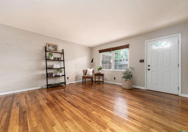 4th image of 182 Muskingum Dr, Columbus, OH 43230 | MLS# 226027899