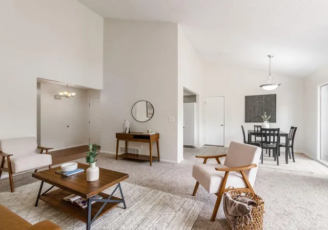 Listing Photo 4 - Condo for sale in building located at 3931 Inverness Cir, Dublin, OH 43016