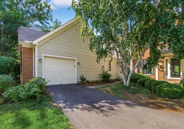 2nd image of 3656 Lakestone Cir, Hilliard, OH 43026 | MLS# 226027979