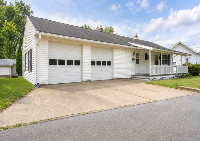 Photo 3 of Single family home for sale at 40 Sunset Dr, Mcconnelsville, OH 43756 | MLS# 226028230 | Listing updated on 2026-09-23