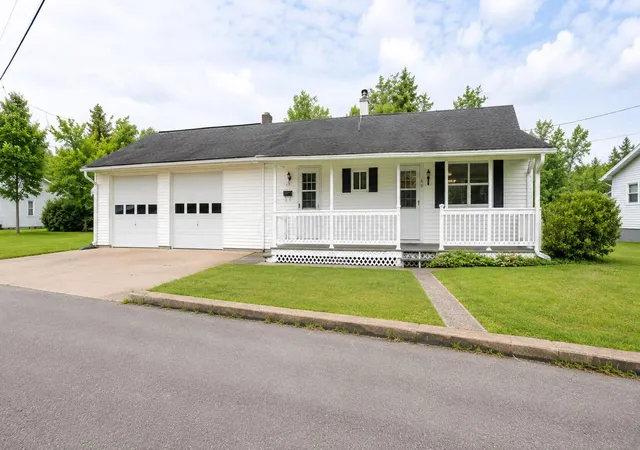Photo 3 of Single family home for sale at 40 Sunset Dr, Mcconnelsville, OH 43756 | MLS# 226028230 | Listing updated on 2026-09-23