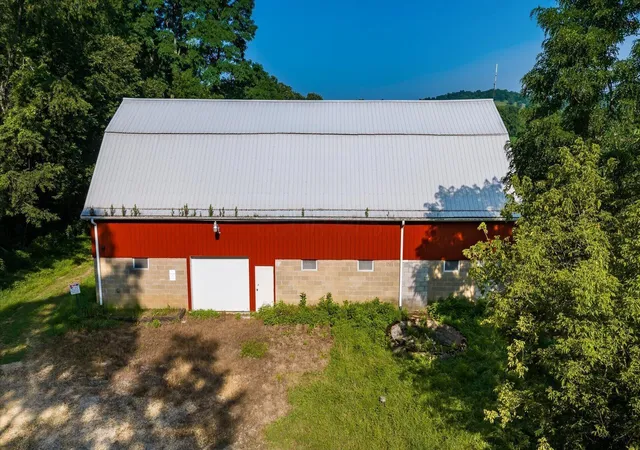 1st image of 19300 Frampton Rd Ne, Frazeysburg, OH 43822 | MLS# 226028018