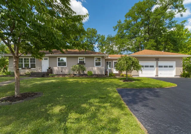 1st image of 1565 Graham Rd, Reynoldsburg, OH 43068 | MLS# 226028037