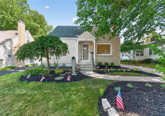 Photo 3 of Sale Pending at 202 Deland Ave, Columbus, OH 43214 | MLS# 226028171 | Listing updated on 2026-09-12