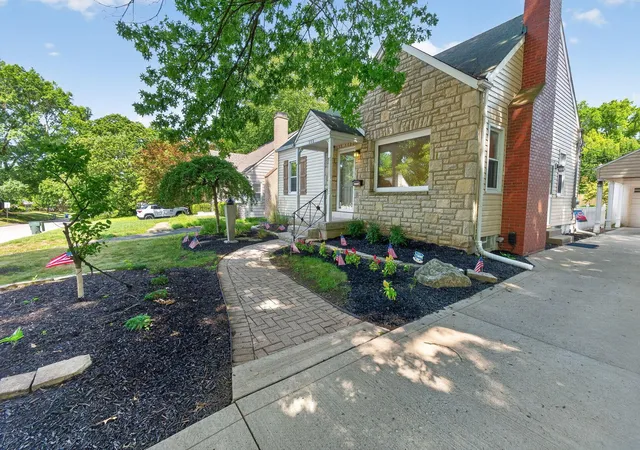 Photo 4 of Sale Pending at 202 Deland Ave, Columbus, OH 43214 | MLS# 226028171 | Listing updated on 2026-09-12
