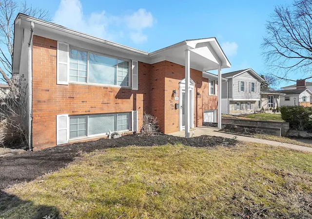 Photo 3 of Single family home for sale at 1452 Ironwood Dr, Columbus, OH 43229 | MLS# 226027997 | Listing updated on 2026-09-01
