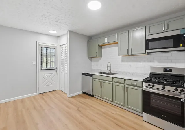 Photo 2 of Single family home for sale at 3032 Fairwood Ave, Columbus, OH 43207 | MLS# 226027972 | Listing updated on 2026-07-29